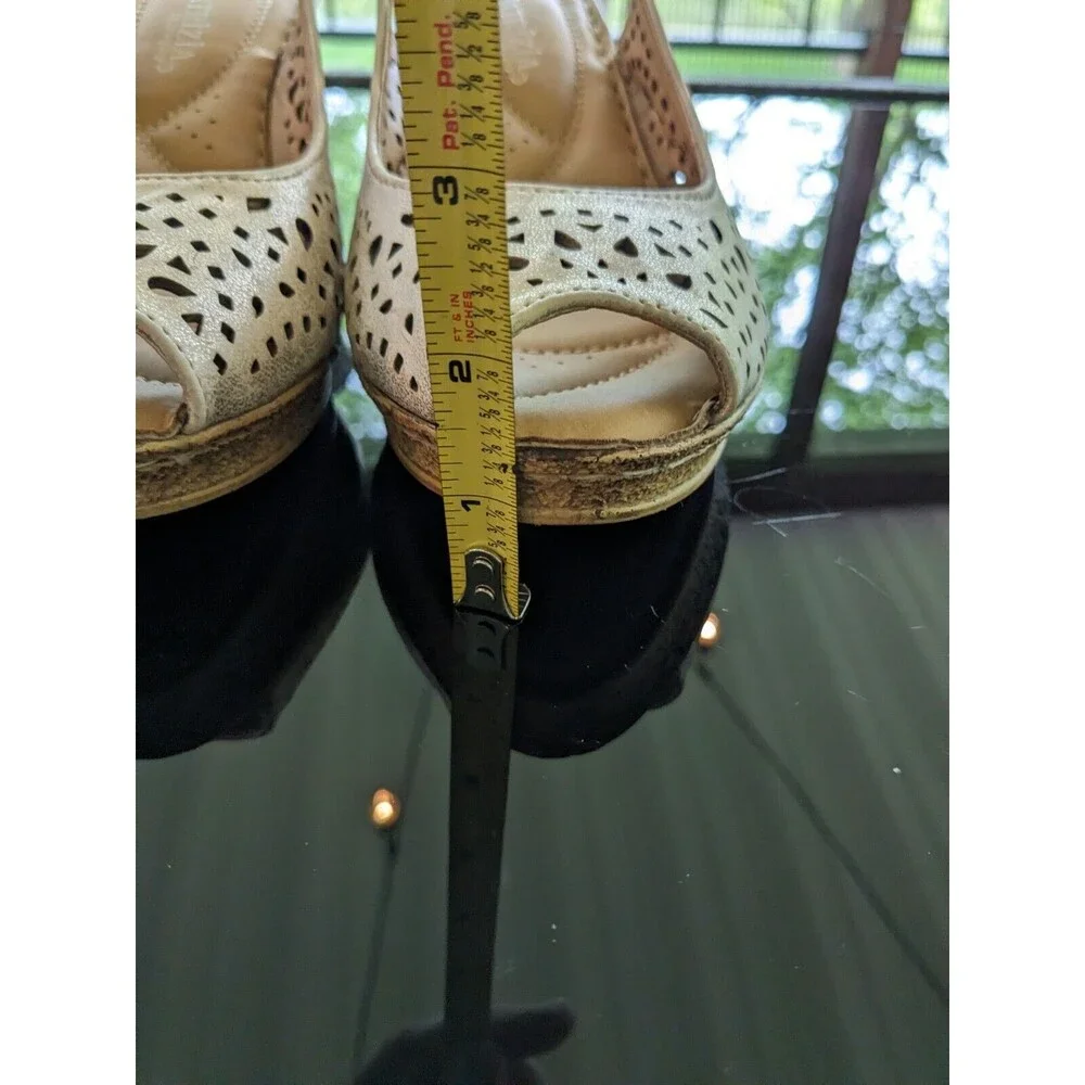 Patrizia Spring Step Womens Sz 39 (8.5) Shaninioqua Gold Peep Toe Wedge Sandal